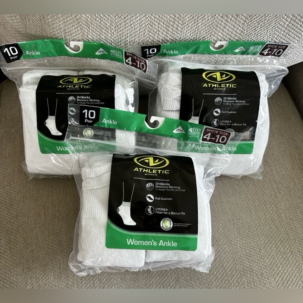 DEAL ‼️ Women’s Athletic Works 3 Packs of White Ankle Socks